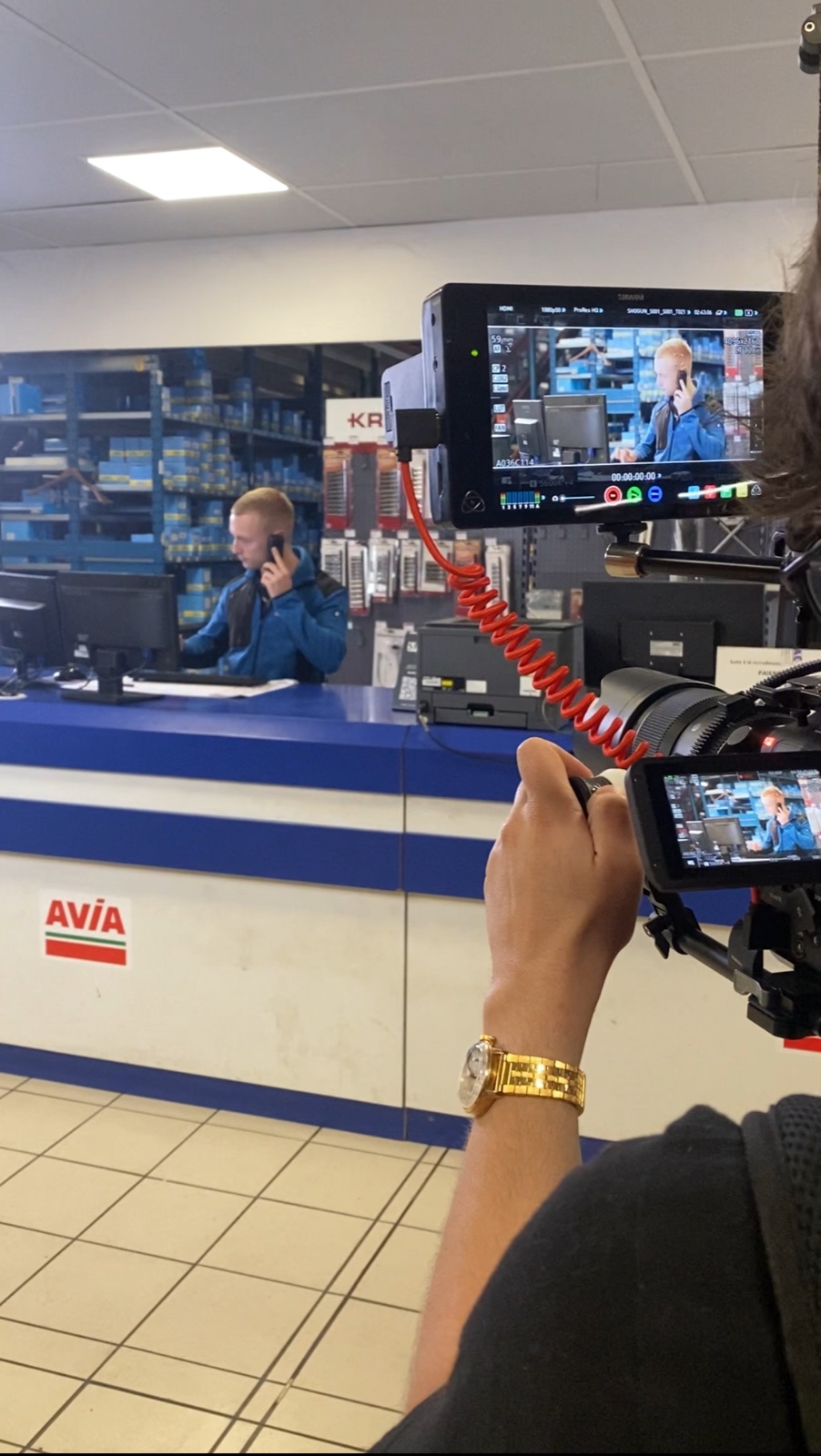 Tournage sur site dans un commerce de proximité