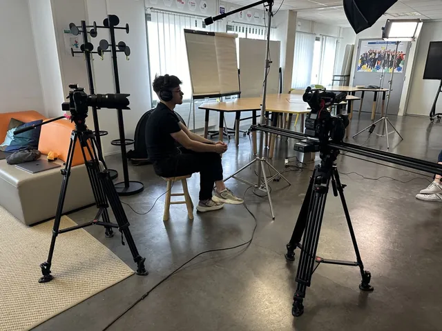 Journée de tournage, deux caméras sur pied